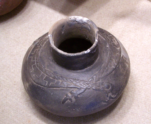 Nodena_S.E.C.C._ogee_pot_HRoe_2006.jpg