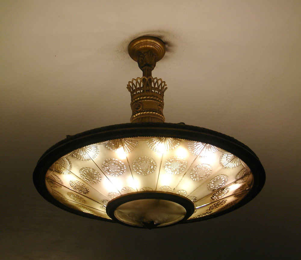 novoslobodskMoscow_Metro_lighting_-_Novoslobodskaya.jpg