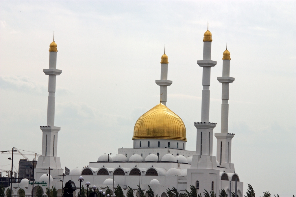 Nur Astana Mosque in Kazakhstan.jpg