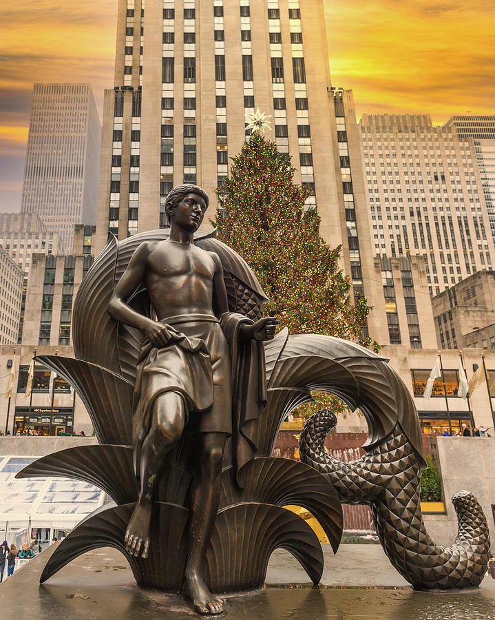 ny-r-center-paul-manship-sculpture-mia-dominguez.jpg