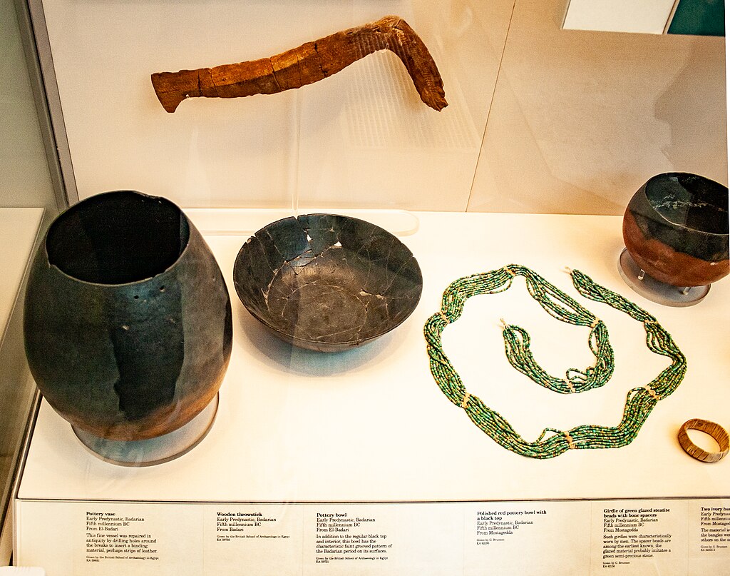 Objects_from_the_early_predynastic_Egypt.jpg