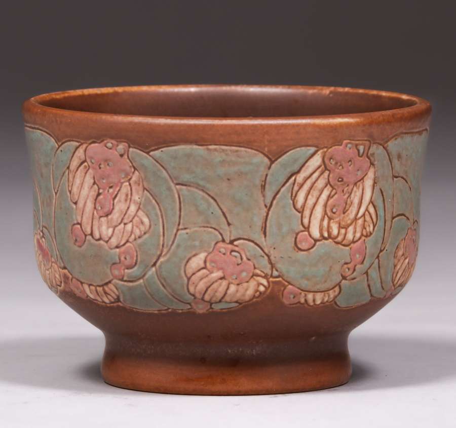 OverbeckElizabethandMaryFCarvedBowl1.jpg