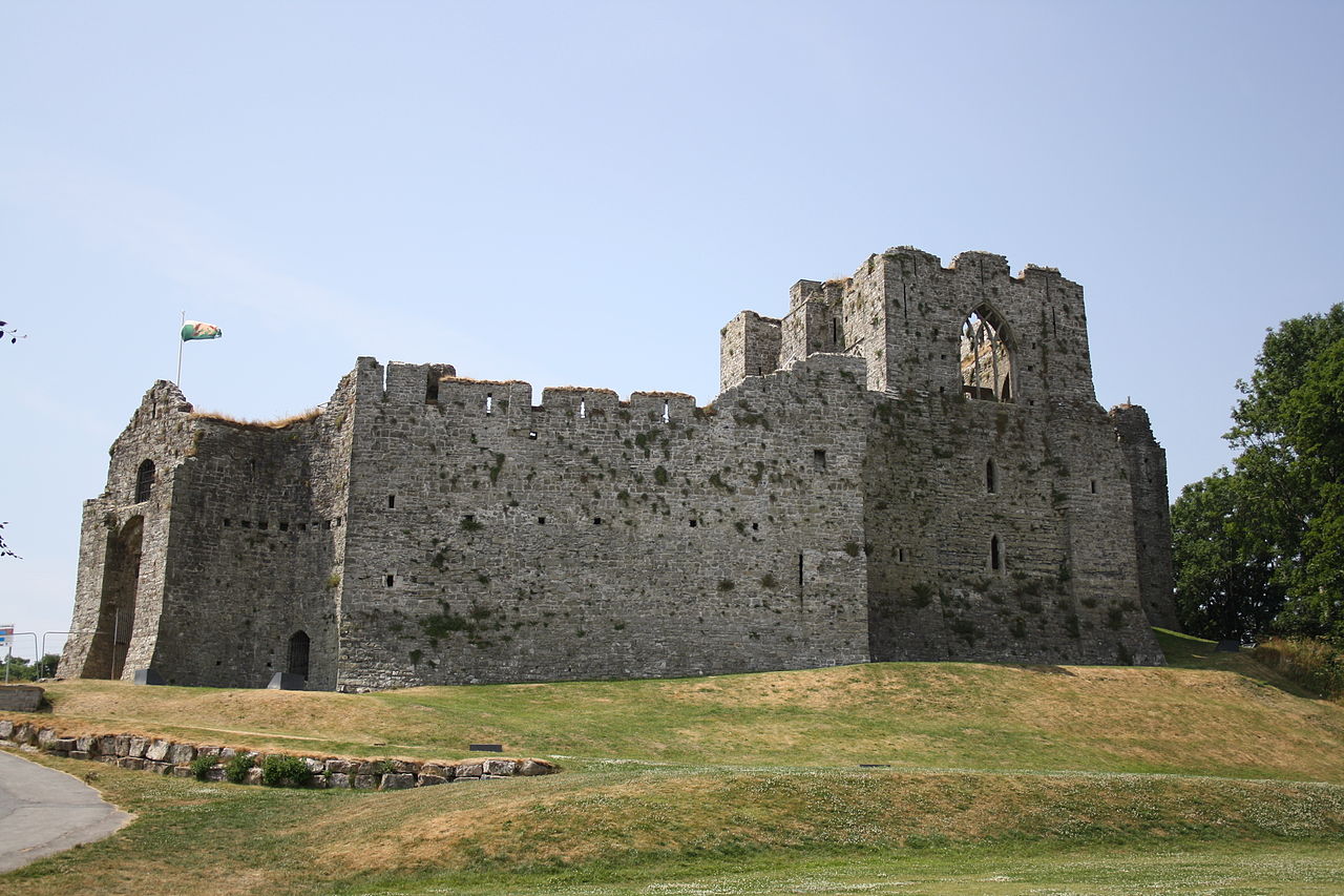 Oystermouth_Castle_2013a.JPG
