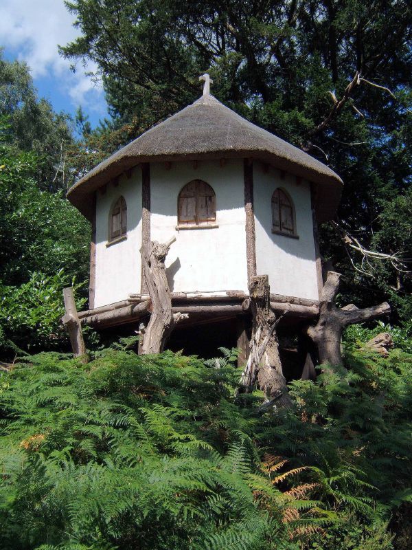 Painshill_Park_hermits_hut.jpg