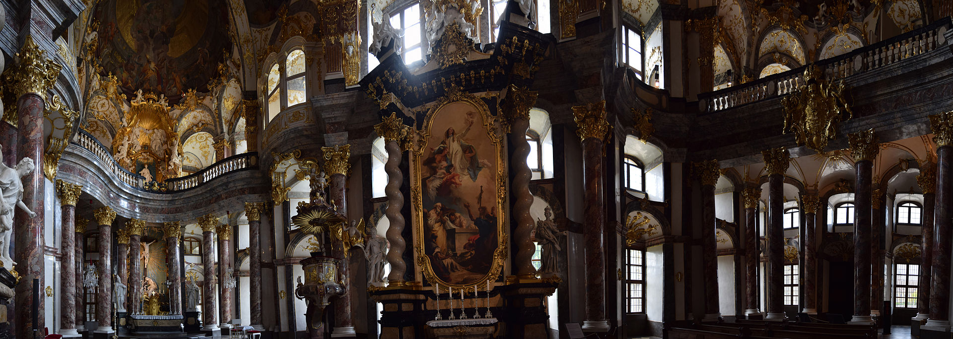 Panorama_Residenzkapelle_Würzburg_2.jpg