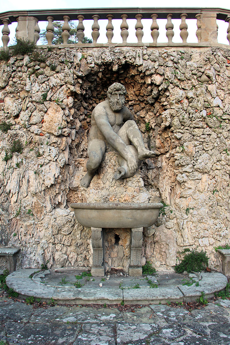 Parco_di_pratolino,_grotta_del_mugnone_(statua_del_giambologna_ricostruita)_01.JPG