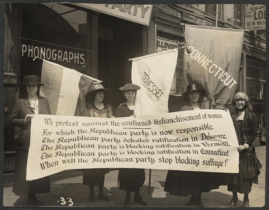 Party_members_picketing_the_Republican_convention_276033v.jpg