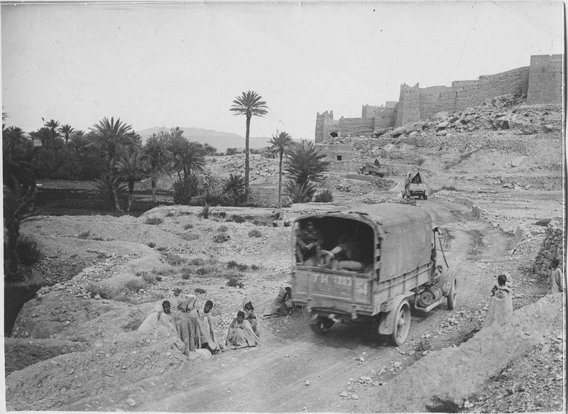 Passage_d'un_convoi_automobile_-_Tazzouguert_-_.jpg