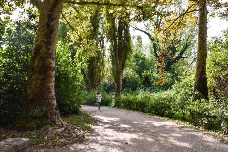 Passeggiando-alla-scoperta-del-Giardino-di-Ninfa.jpg
