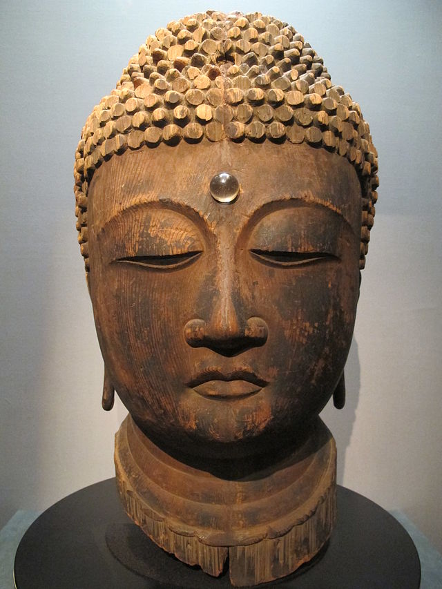 Periodo_heian,_testa_di_buddha,_legno,_XII_sec.JPG