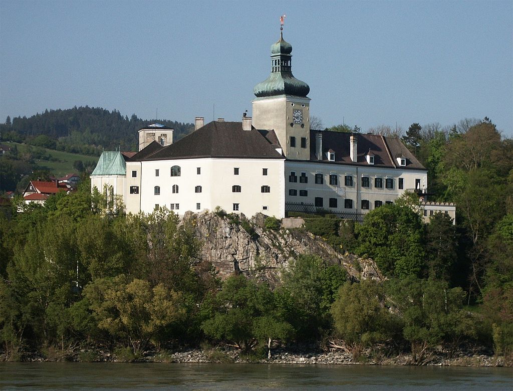 Persenbeug_-_panoramio.jpg