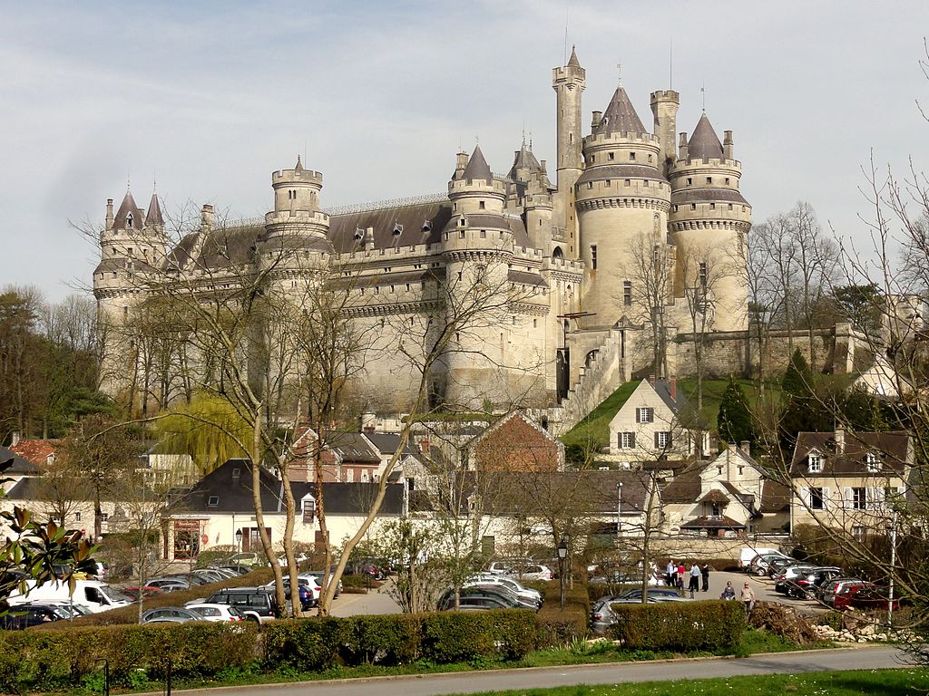 Pierrefonds_(60),_château,_vue_depuis_le_sud-ouest_4.jpg