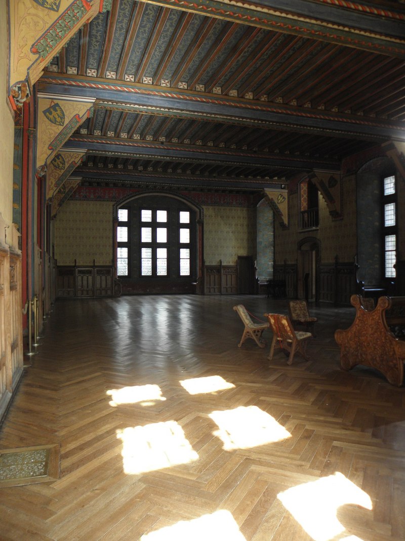 Pierrefonds_(60)_Château_-_Intérieur_-_Salon_de_réception_-_02.jpg