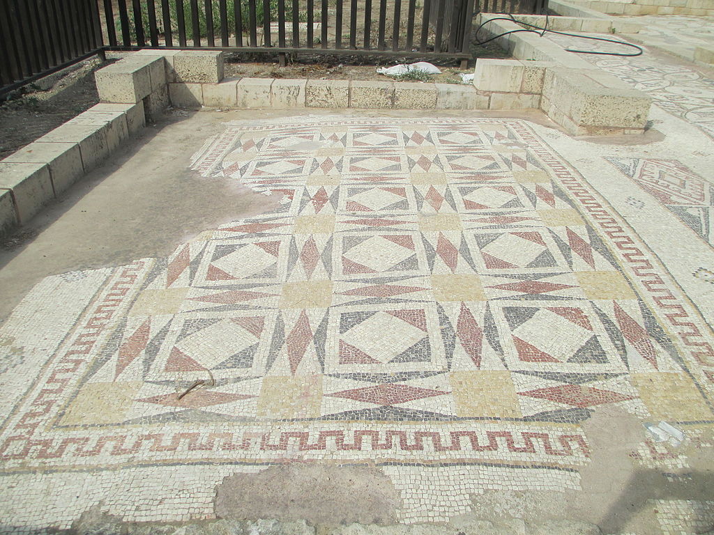 PikiWiki_Israel_45444_Bird_mosaic_in_Caesarea.JPG