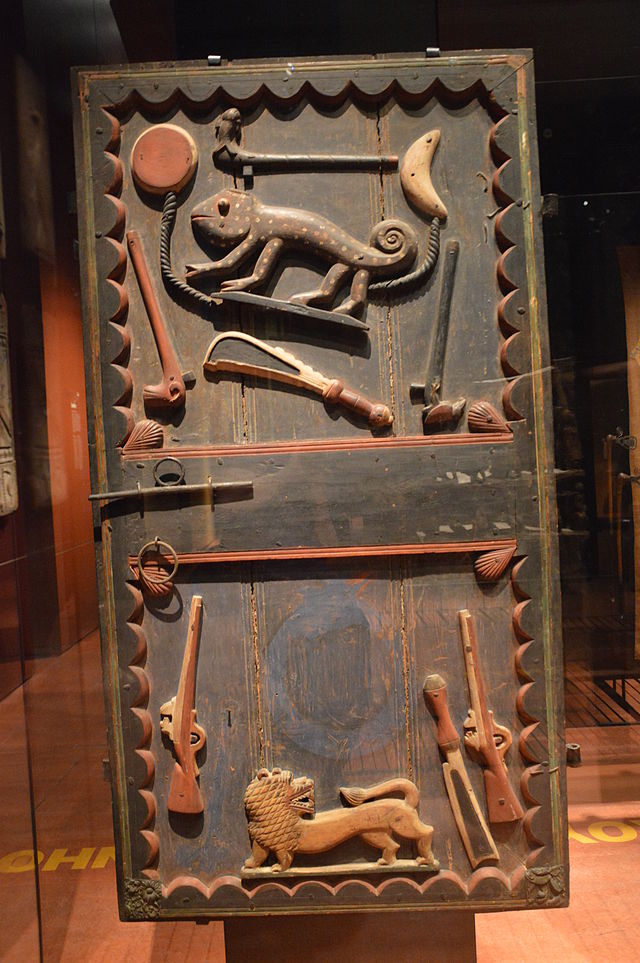 Porte_du_palais_du_roi_Glèlè,_71.1893.45.7,_Musée_du_quai_Branly.jpg