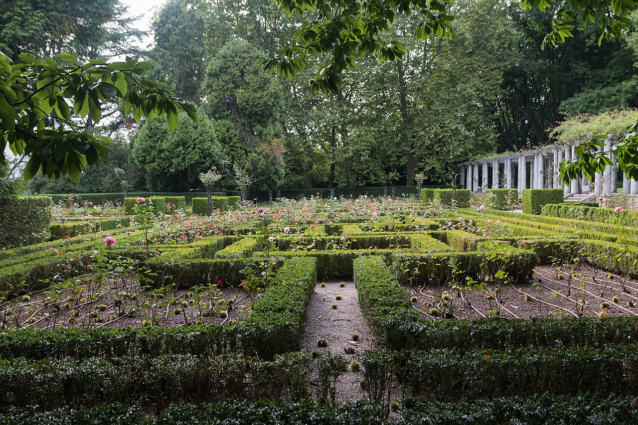 Porto-Casa_de_Serralves-Roseiral-20140910.jpg