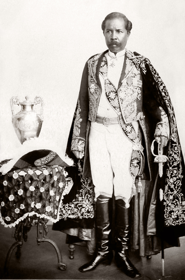 Portrait_of_Prime_Minister_Rainilaiarivony_of_Madagascar.jpg