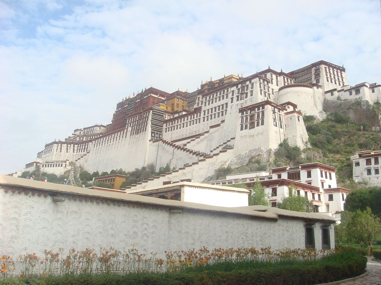 Potala_Palace(from_east).JPG
