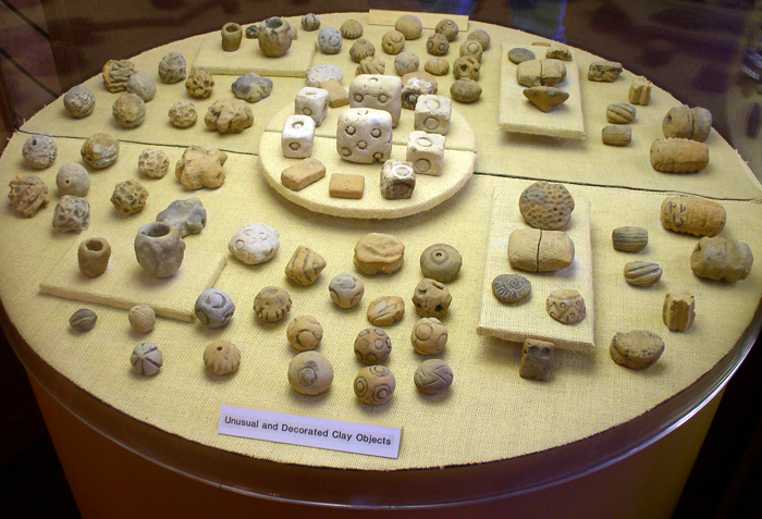 Poverty_Point_clay_utensils_HRoe_2009.jpg