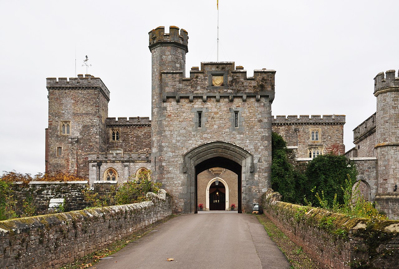 Powderham_Castle_(7629).jpg