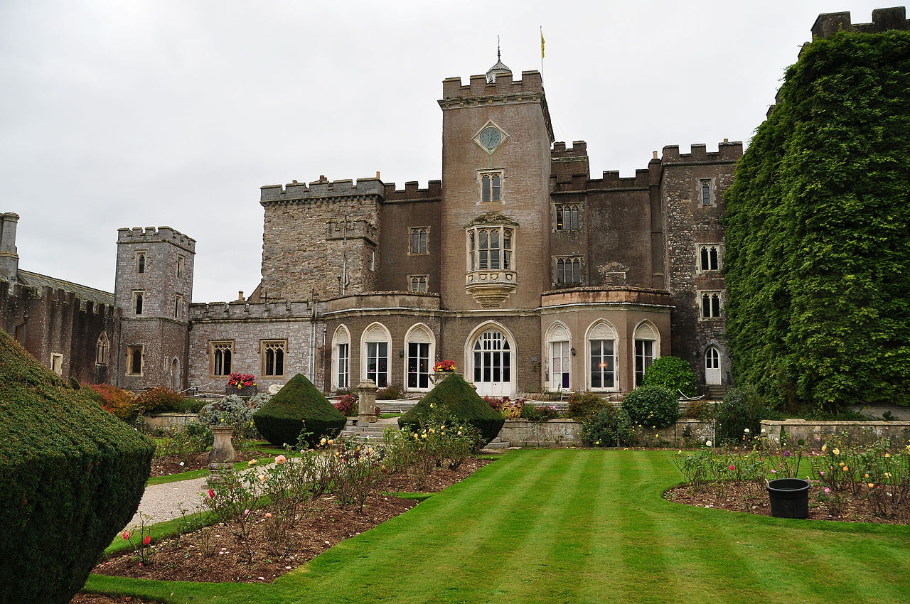 Powderham_Castle_(7676).jpg