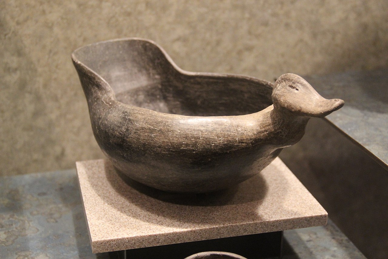 Preclassic_Central_Mexican_Ceramic_Duck-shaped_Vessel_(9776535011).jpg