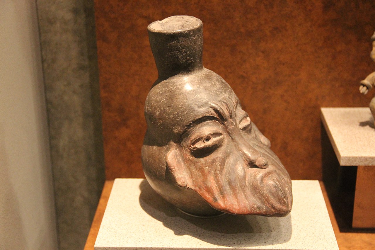 Preclassic_Central_Mexican_Ceramic_Jar_with_Face_(9776288611).jpg