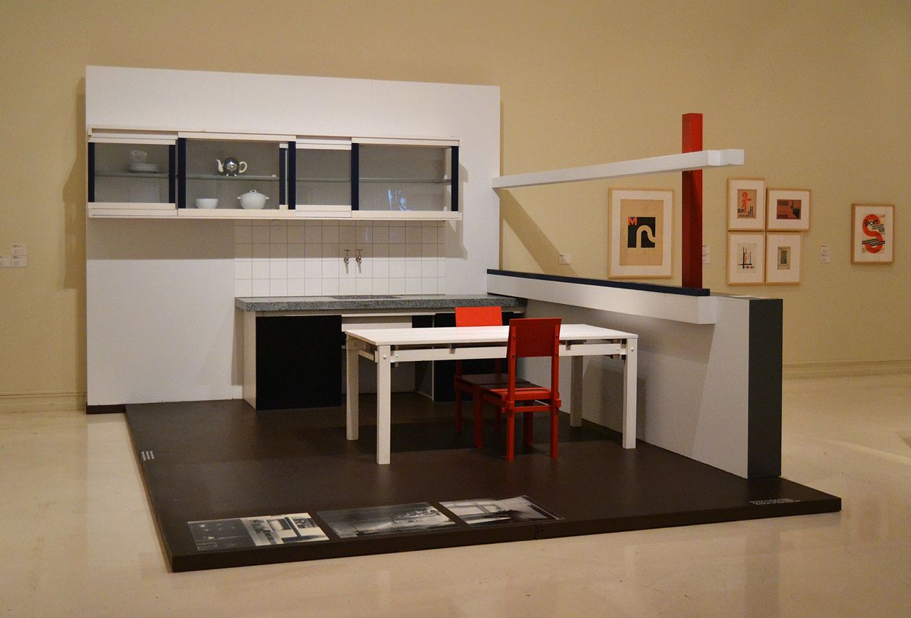 Recreació_de_part_de_la_cuina_de_la_casa_Schröder,_col·lecció_Alfaro_Hofmann.jpg