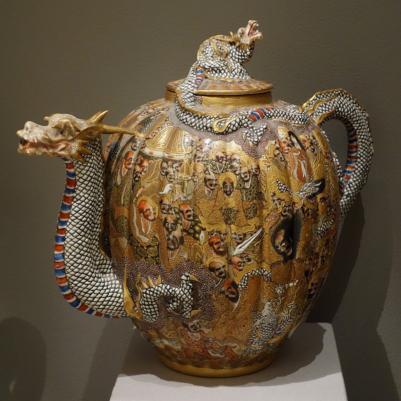 Ribbed_Teapot,_Japan,_decorated_by_Kato_Keizan,_.JPG