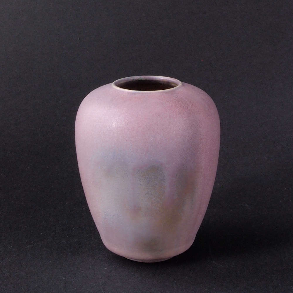 Richard-Bampi-Studio-Keramik-kleine-rosa-Vase-Titelfoto_ml.jpg