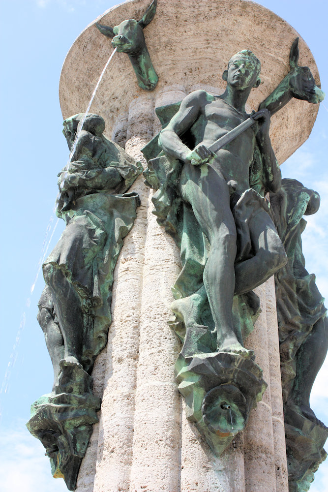rochlitz-marktbrunnen-denkmal-gefallene-1-weltkrieg-markt-rochlitz-mittelsachsen-georg-wrba.jpg