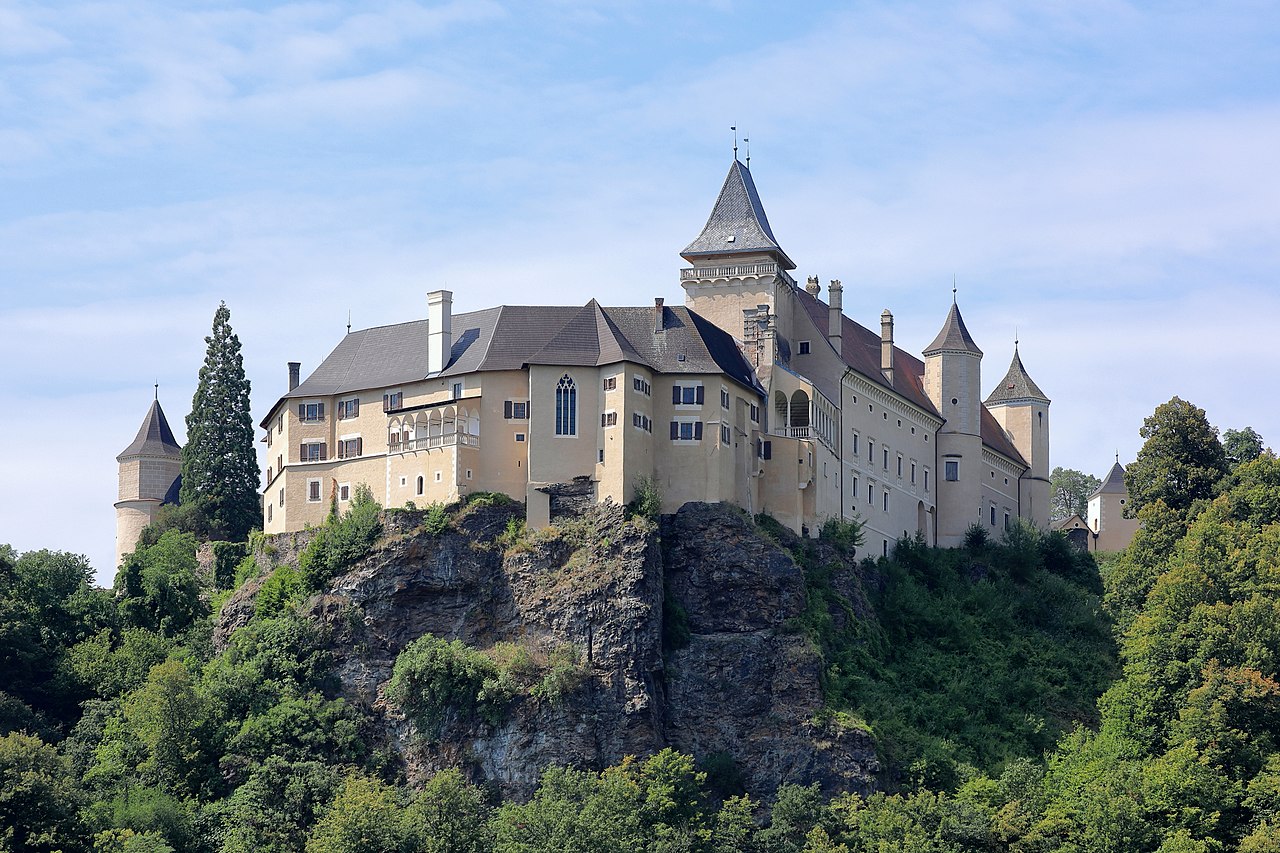 Rosenburg_-_Schloss_(1).JPG