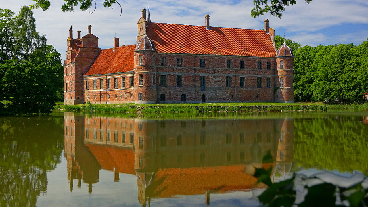Rosenholm_Slot,_Djursland,_Danmark.JPG
