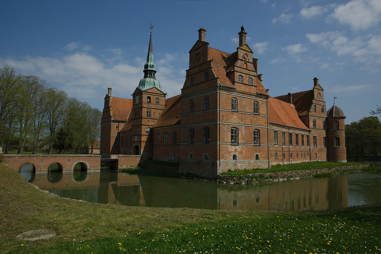 Rosenholm_Slot_2.jpg