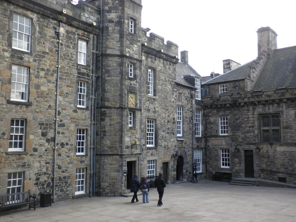 Royal_apartments,_Edinburgh_Castle_-_geograph.org.uk_-_1711858.jpg