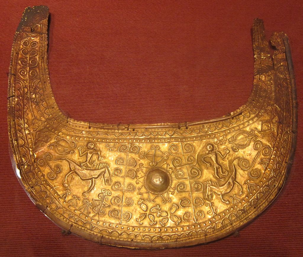 Royal_forehea_West_Sumba_Island,_18th-19th_century,_gold_alloy,_HAA.JPG