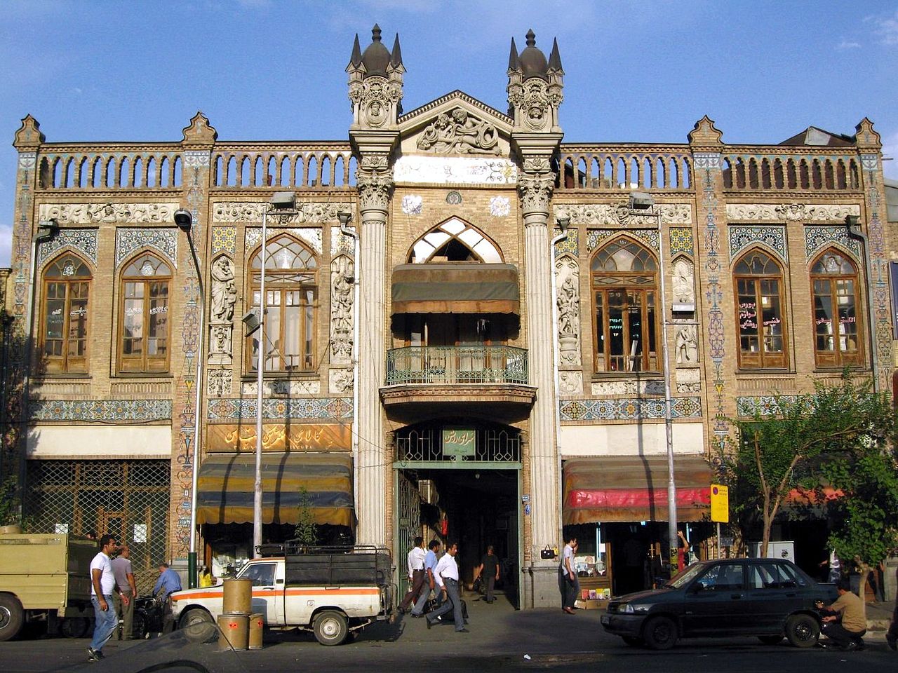 Sa\'adi_St._Fisherabad,_Tehran.jpg