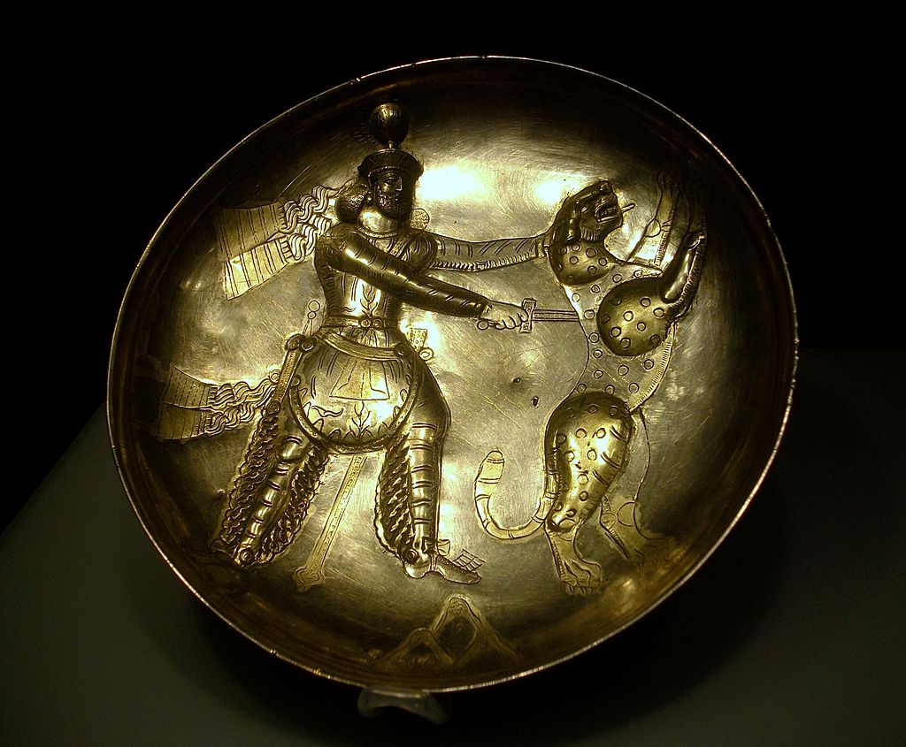 Safata_amb_la_figura_del_rei_caçant,_Pèrsia_Sassànida,_província_de_Perm,_segle_IV,_plata.JPG