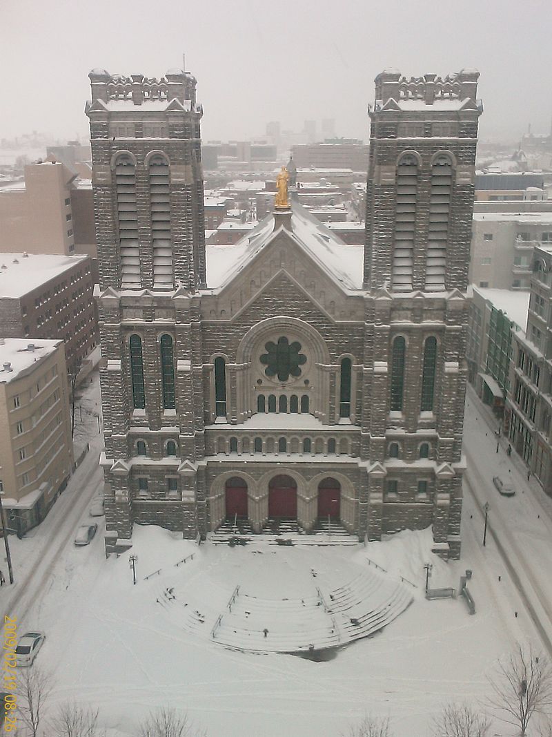 Saint-Roch,_Québec_City,_QC,_Canada_-_panoramio_-_badkarmatx007_(1).jpg
