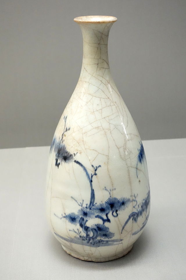 Sake_Bottle,_Imari_ware,_Edo_period,_17th_century,.JPG