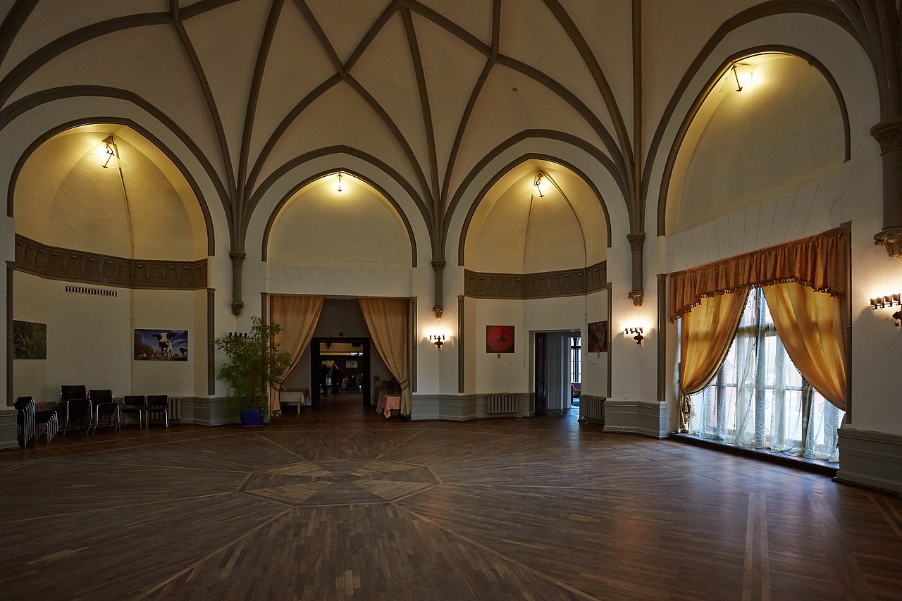 Sangaste_mõisa_peahoone_2014_03.jpg