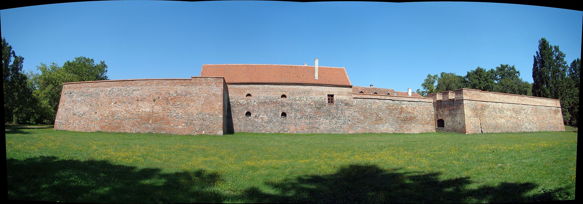 sarvar ыфкмфк1920px-Nádasdy-várkastély_és_kertje12.jpg