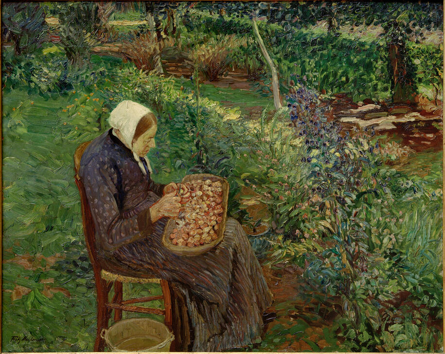 schaelende_frau_im_garten.jpg