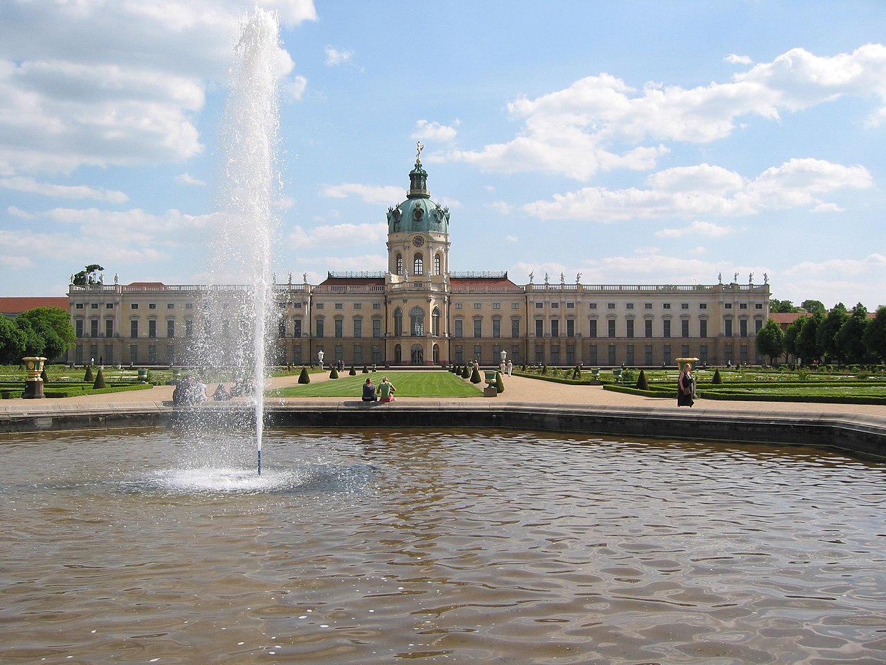 Schloß_Charlottenburg_-_panoramio_(1).jpg