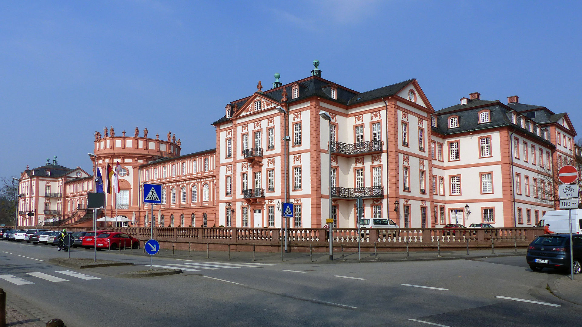 Schloss_Biebrich_in_Wiesbaden_01.JPG