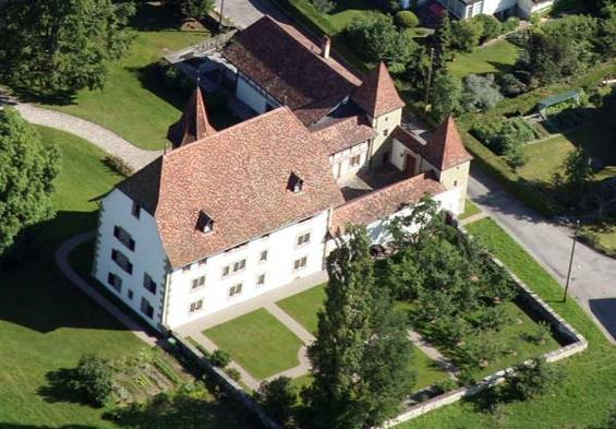 Schloss_Schwarzenburg,_Gesamtansicht.jpg