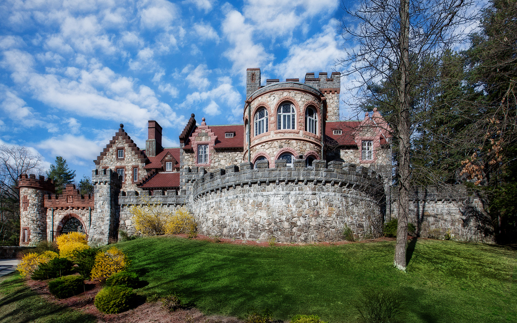 Searles Castle in Windham.jpg