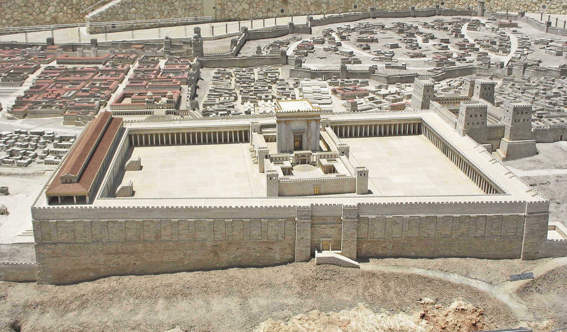 Second_Temple_view1.jpg