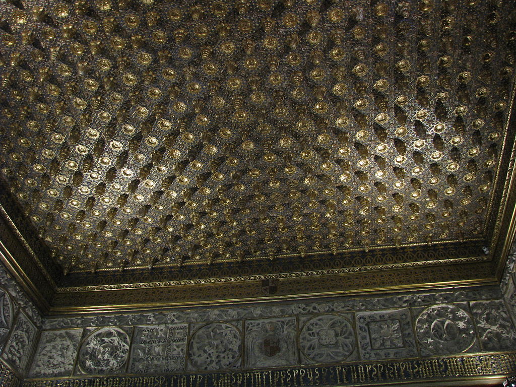 Segovia,_Alcázar,_Sala_de_las_piñas_01.jpg
