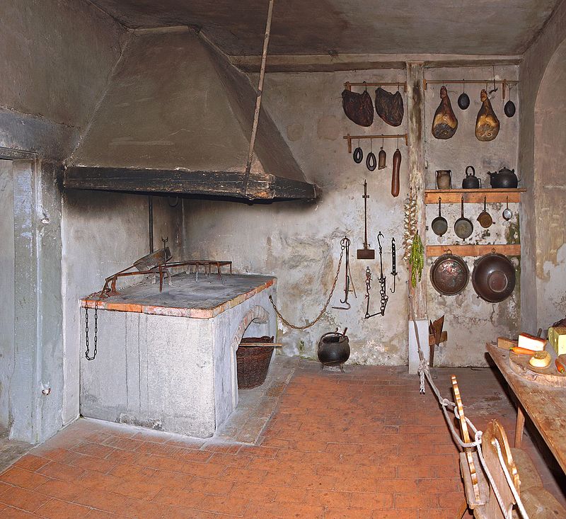 Servants'_kitchen_-_Burg_Meersburg.jpg